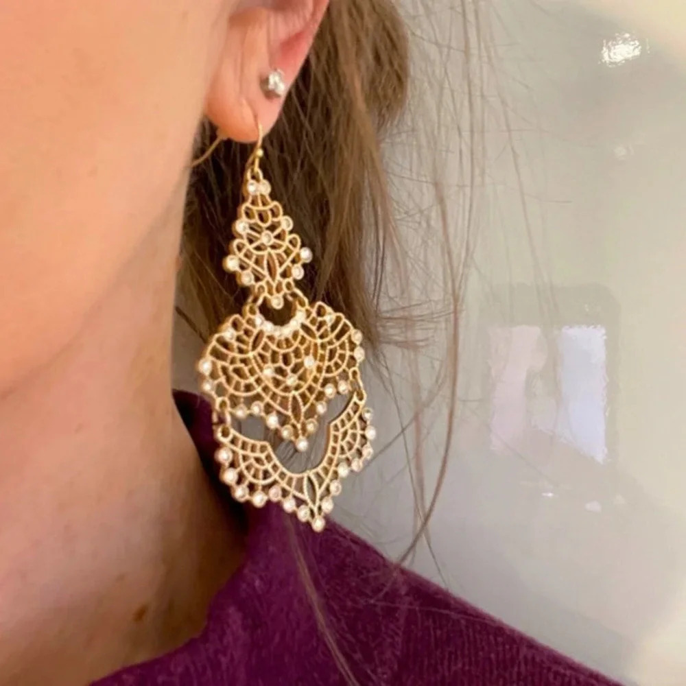 Free w purchase Dangly earrings